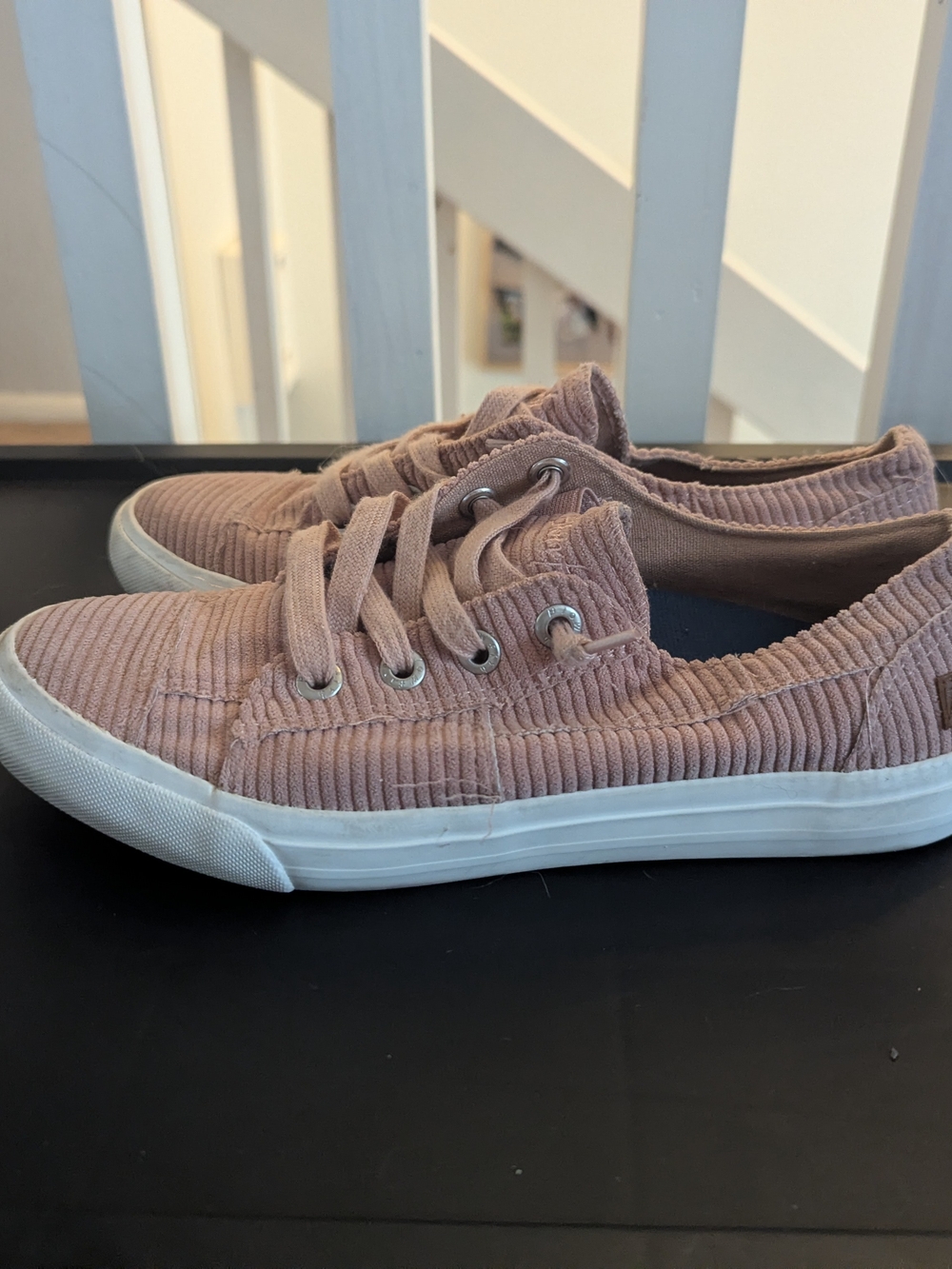 Casual Corduroy Low-Top Sneakers in Dusty Pink - Picture 2 of 4